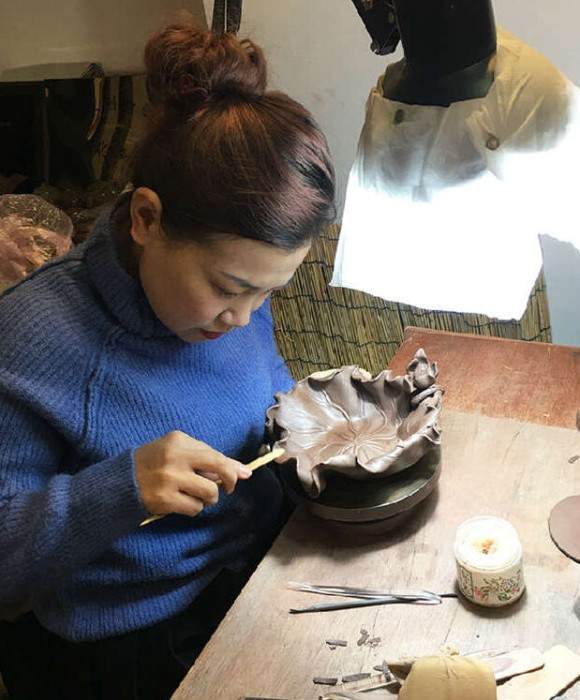 紫砂艺人刘闻秀，助理工艺美术师
