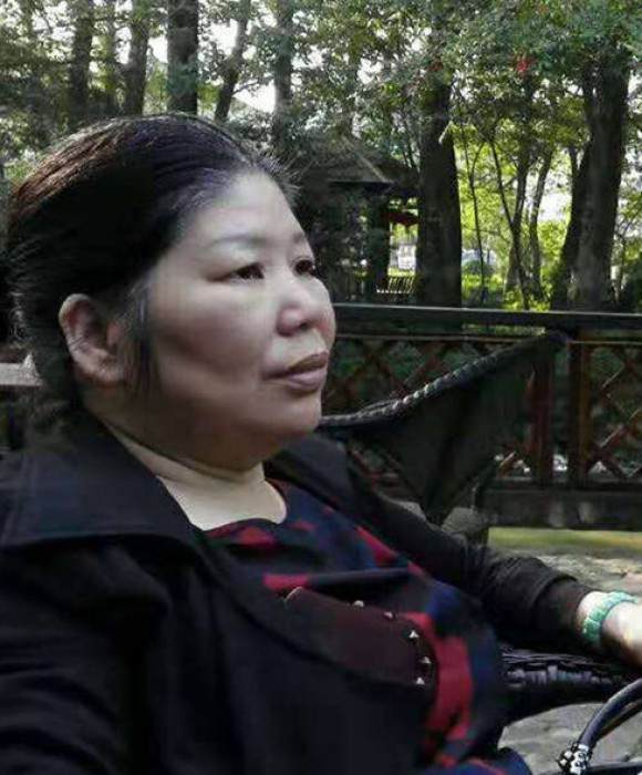 紫砂艺人刘革华，助理工艺美术师