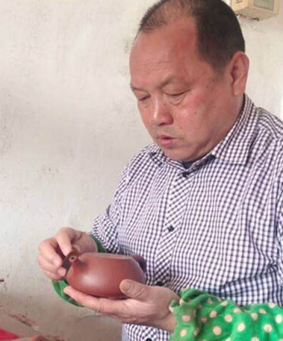 紫砂艺人刘顺洪，工艺美术员