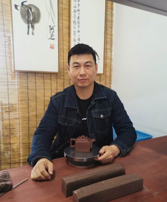 紫砂艺人刘飞，助理工艺美术师