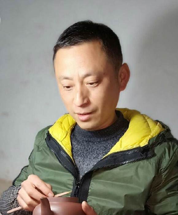 紫砂艺人勇海明，助理工艺美术师