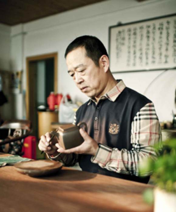 紫砂艺人华健，正高级工艺美术师