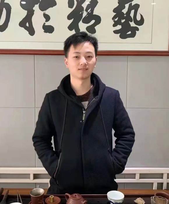 紫砂艺人华振泽，工艺美术师