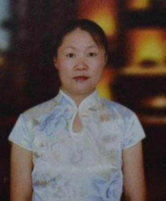 紫砂艺人卢伟萍，助理工艺美术师