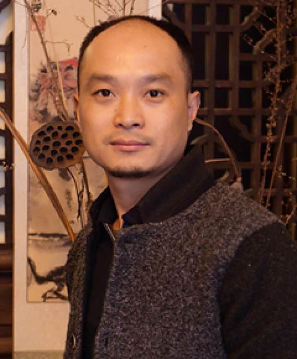 紫砂艺人卢宁刚，正高级工艺美术师