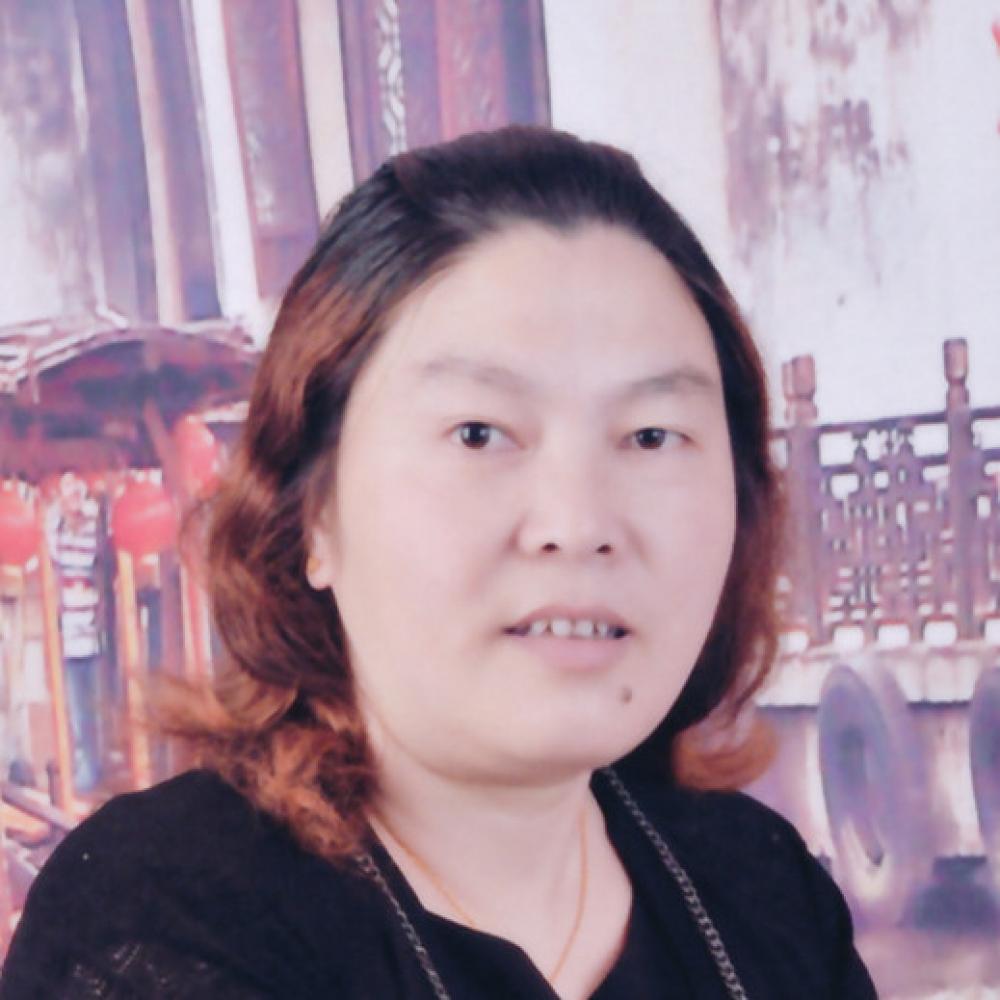 紫砂艺人卢息勤，正高级工艺美术师