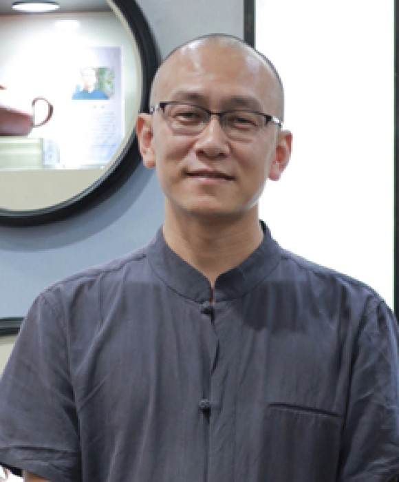 紫砂艺人厉上清，高级工艺美术师