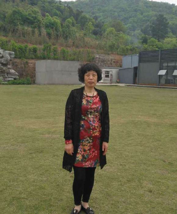 紫砂艺人史奇华，助理工艺美术师