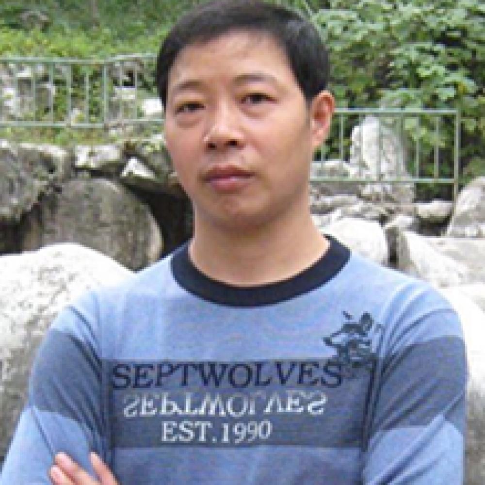 紫砂艺人史建中，高级工艺美术师