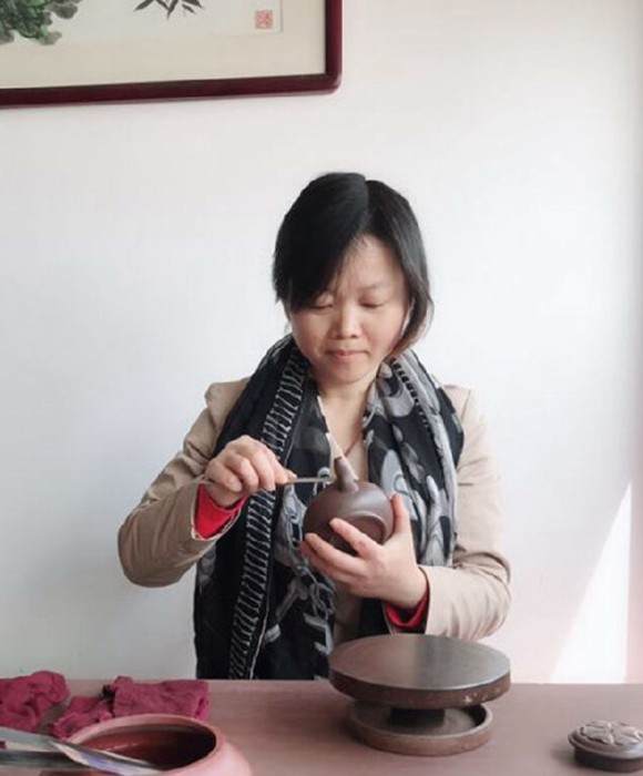 紫砂艺人史文英，助理工艺美术师