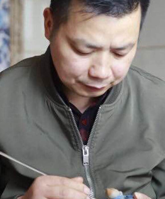 紫砂艺人史良军，助理工艺美术师