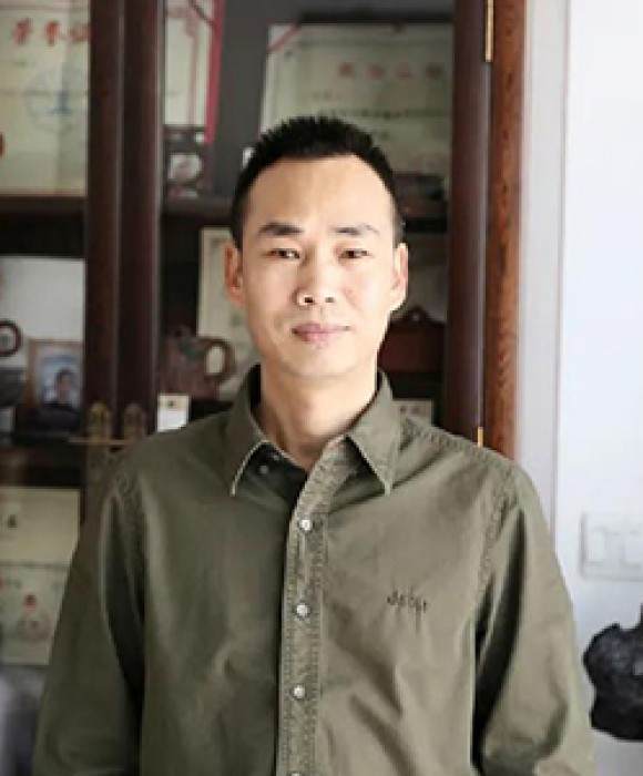 紫砂艺人史银之，正高级工艺美术师