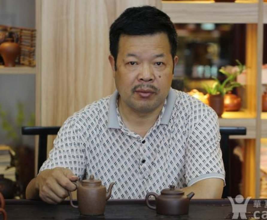 紫砂艺人吴亚强，工艺美术师