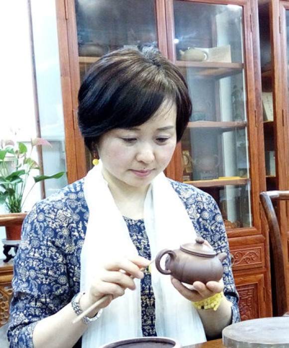 紫砂艺人吴亚维，高级工艺美术师