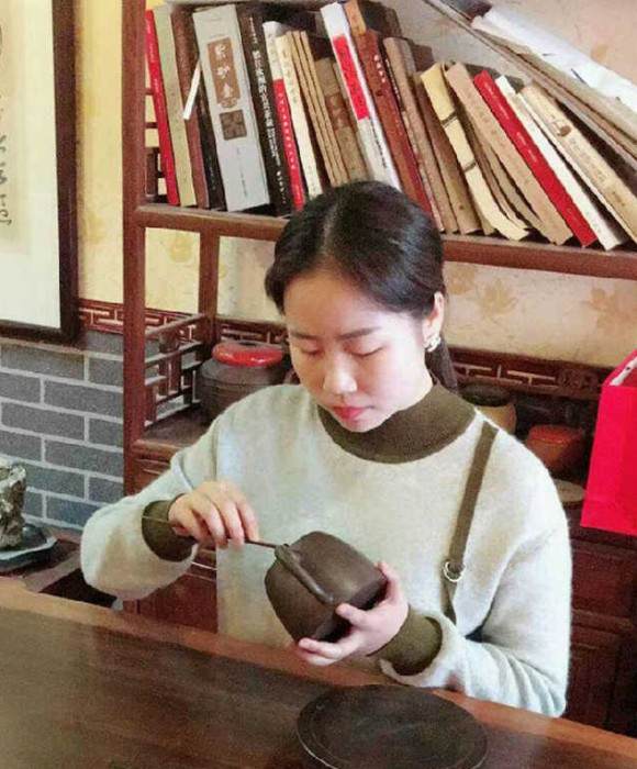 紫砂艺人吴佳维，助理工艺美术师