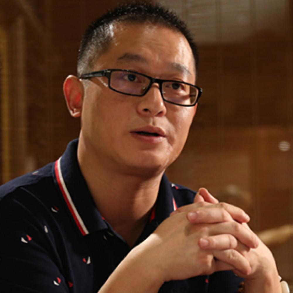 紫砂艺人吴俊峰，高级工艺美术师（乡土人才评审获得）