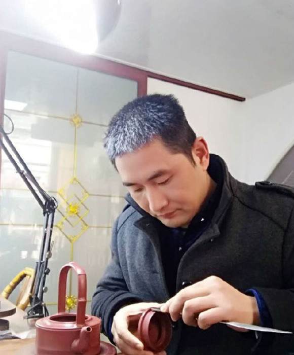 紫砂艺人吴俊，工艺美术师