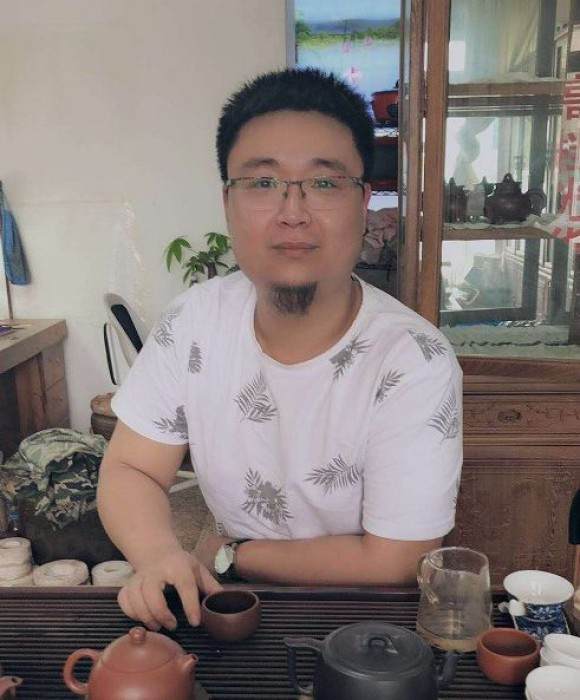 紫砂艺人吴健坤，工艺美术员