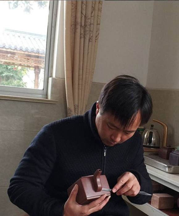 紫砂艺人吴健，工艺美术师