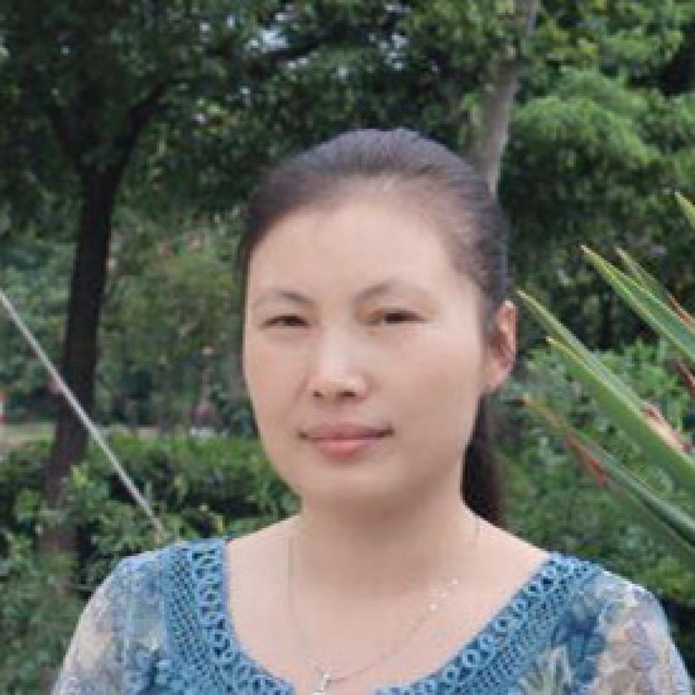 紫砂艺人吴含姣，高级工艺美术师（乡土人才评审获得）