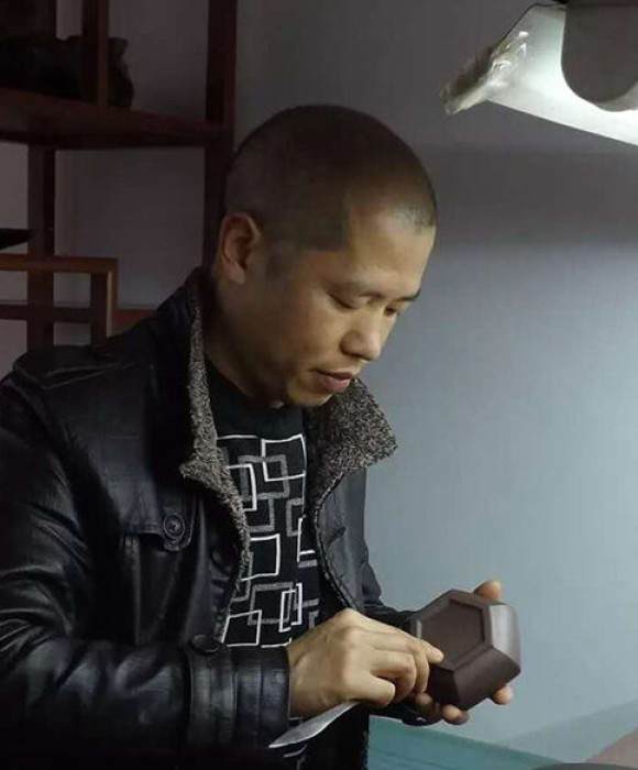 紫砂艺人吴小君，助理工艺美术师
