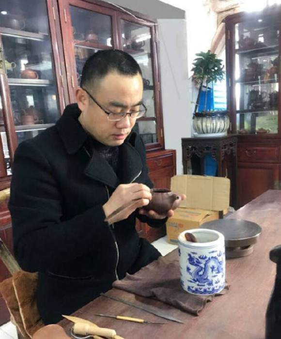 紫砂艺人吴平，工艺美术师