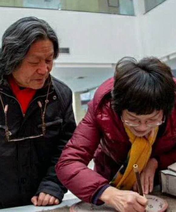 紫砂艺人吴建芳，助理工艺美术师