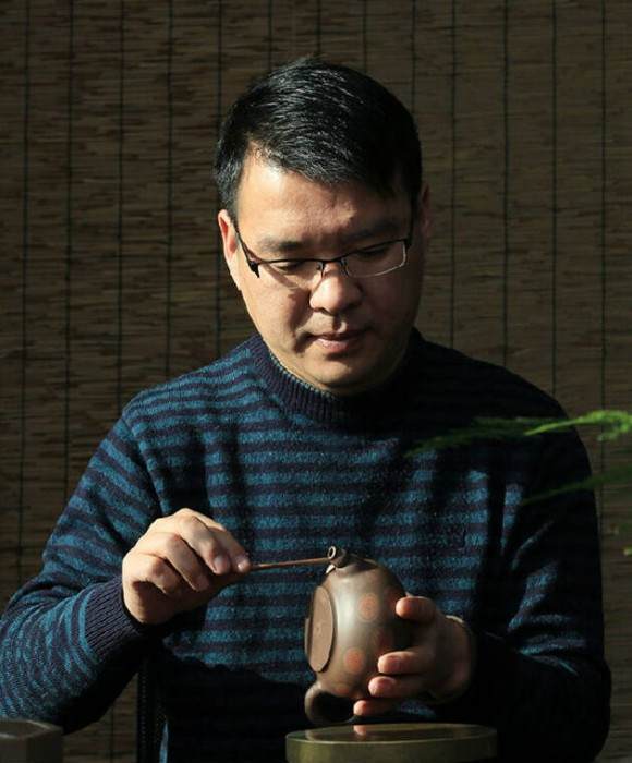 紫砂艺人吴建陶，助理工艺美术师