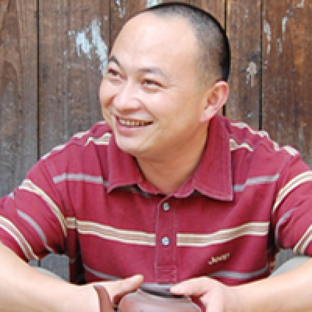 紫砂艺人吴文新，高级工艺美术师