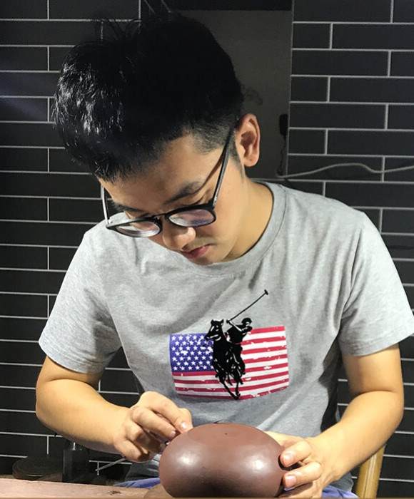 紫砂艺人吴晨人，工艺美术师