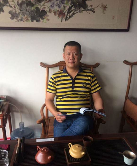 紫砂艺人吴曙明，工艺美术师