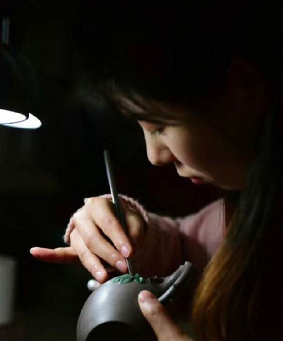 紫砂艺人吴桐语，工艺美术师