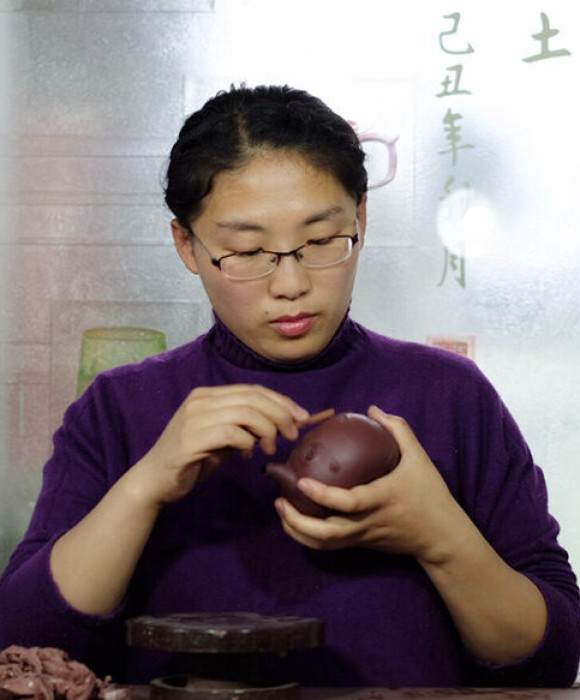 紫砂艺人吴梦谧，工艺美术师
