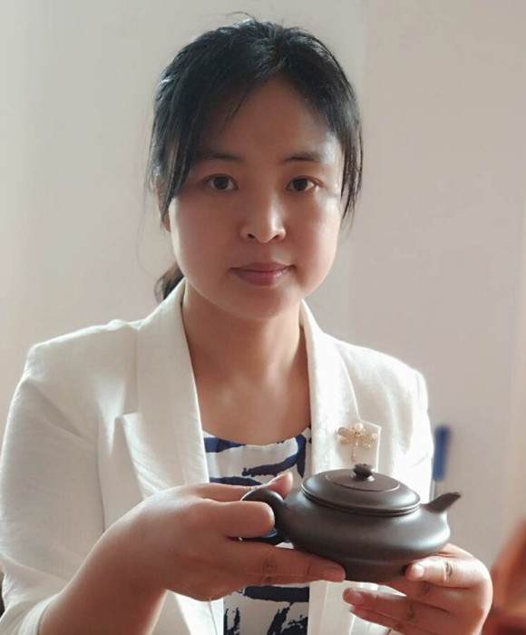 紫砂艺人吴永霞，助理工艺美术师