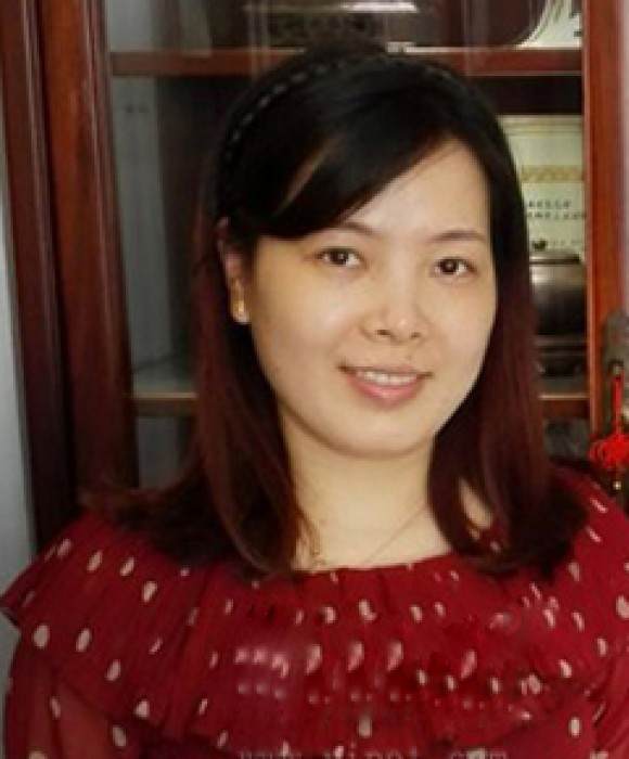 紫砂艺人吴燕萍，高级工艺美术师