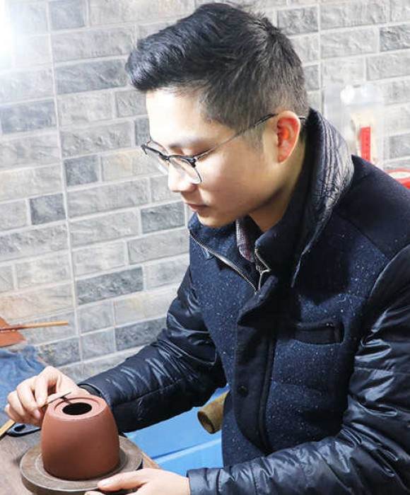 紫砂艺人吴祁鑫，工艺美术师