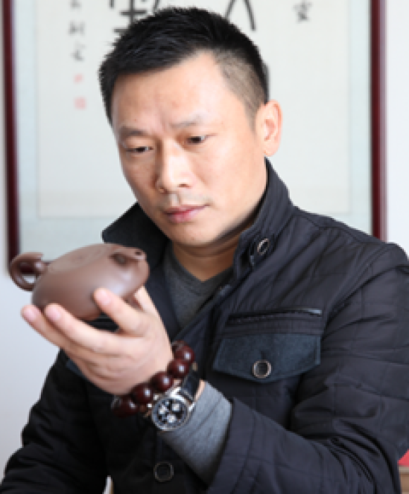 紫砂艺人吴立群，助理工艺美术师
