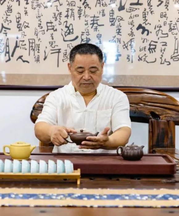 紫砂艺人吴耀清，高级工艺美术师