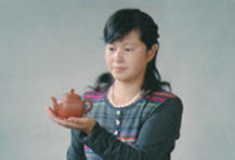紫砂艺人吴良英，助理工艺美术师