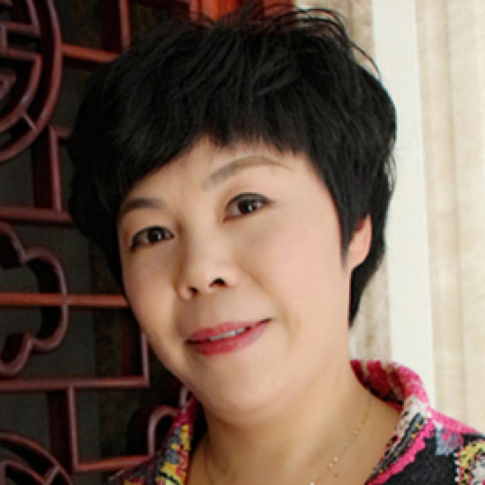 紫砂艺人吴芳，高级工艺美术师