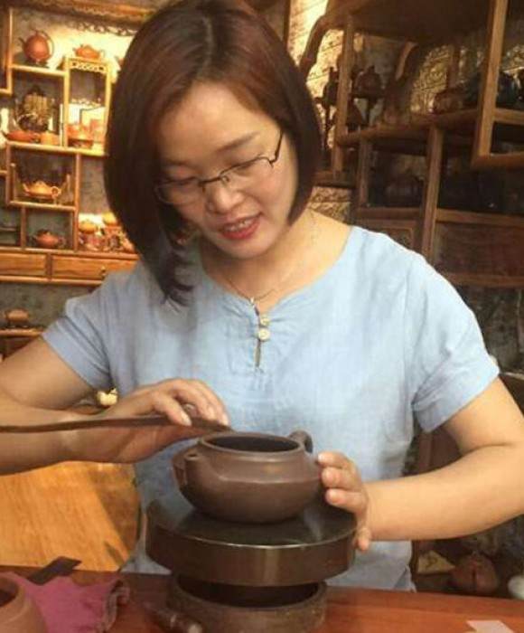 紫砂艺人吴金兰，工艺美术师