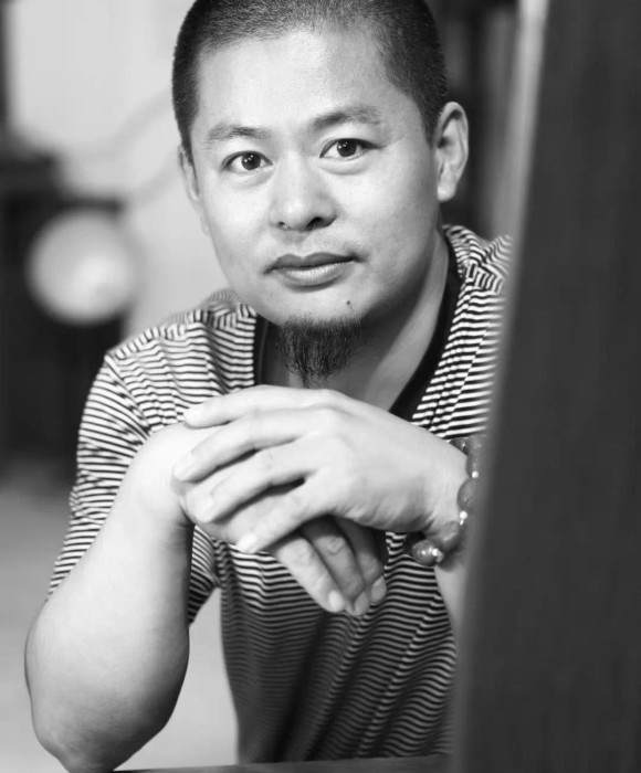 紫砂艺人吴震，正高级工艺美术师（乡土人才评审获得）
