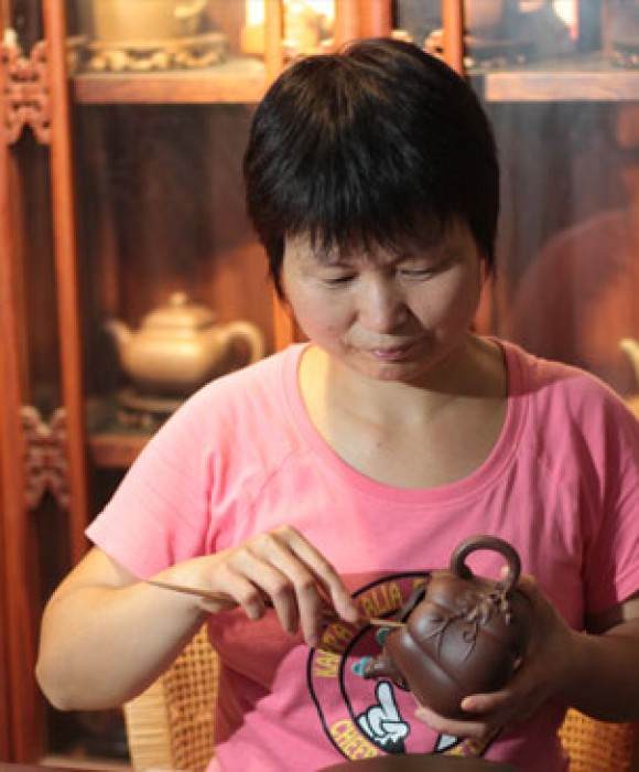 紫砂艺人吴顺芳，工艺美术师