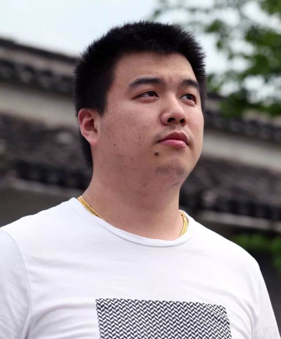 紫砂艺人周传，工艺美术员