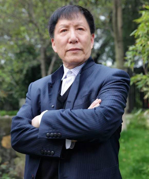 紫砂艺人周伯其，正高级工艺美术师（乡土人才评审获得）