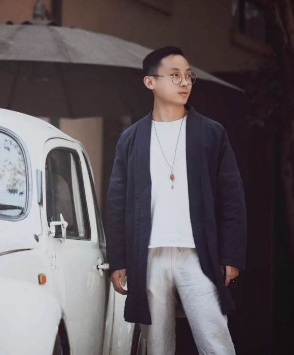 紫砂艺人周俊跃，助理工艺美术师