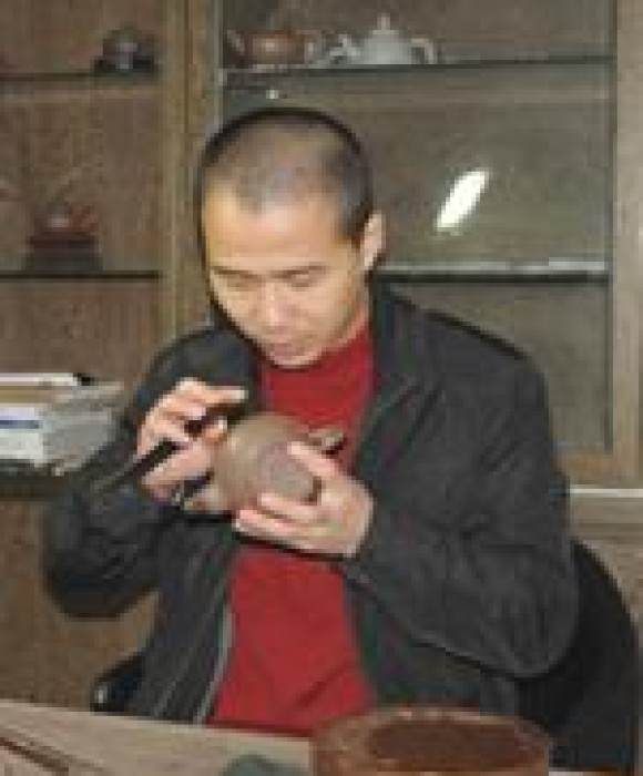 紫砂艺人周冠华，高级工艺美术师