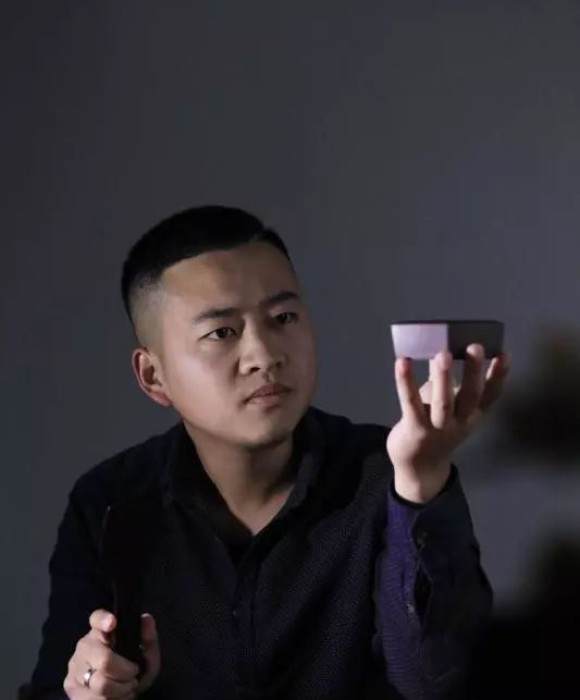 紫砂艺人周利君，助理工艺美术师