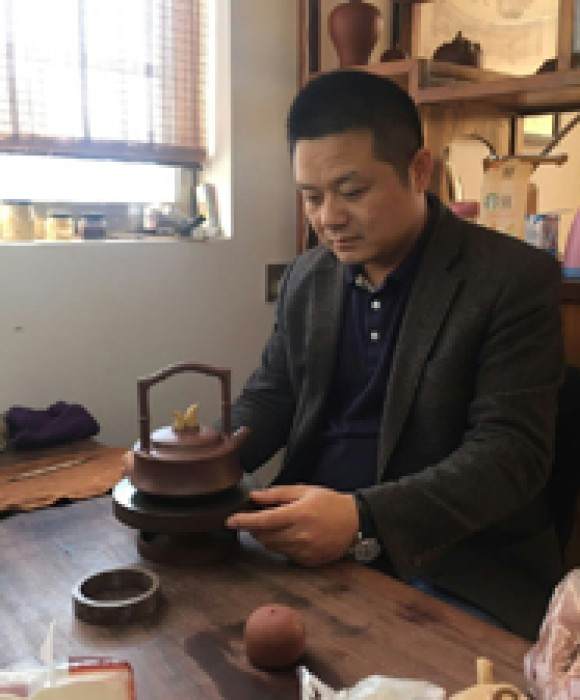 紫砂艺人周利强，高级工艺美术师
