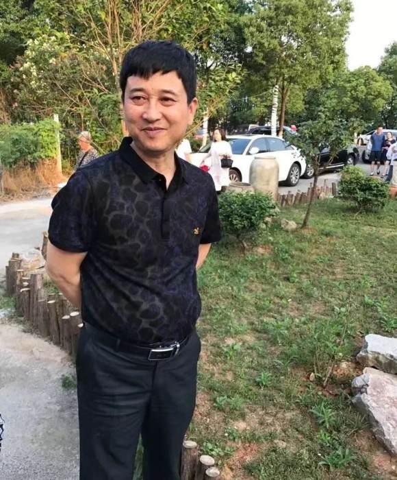紫砂艺人周发君，助理工艺美术师